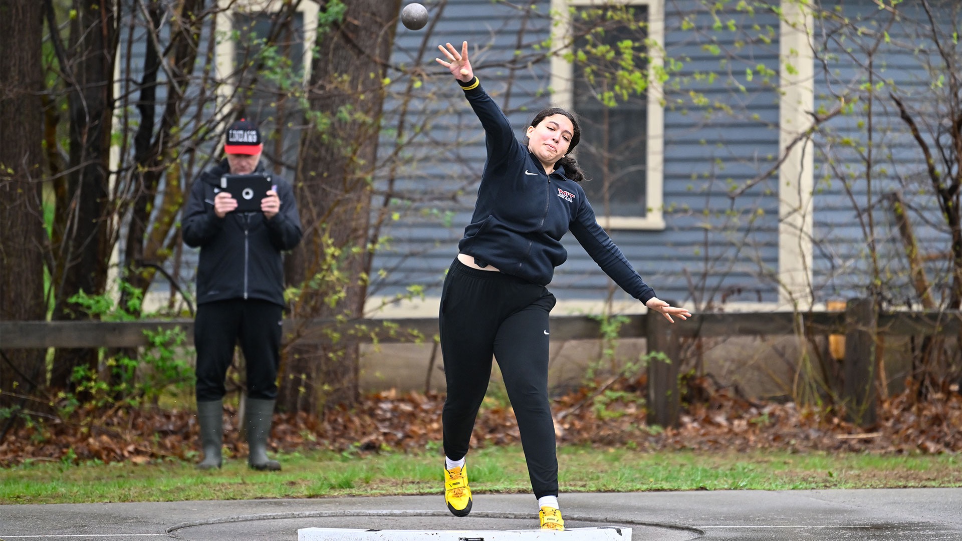 Lilia Ould-Hammou in the shot put
