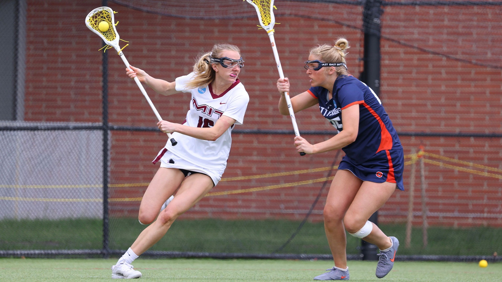 Ashley Thomas running past a defender with the ball in her lacrosse stick