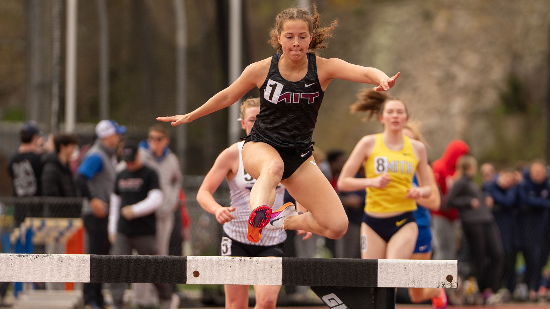 Liv Girand running in the steeplechase