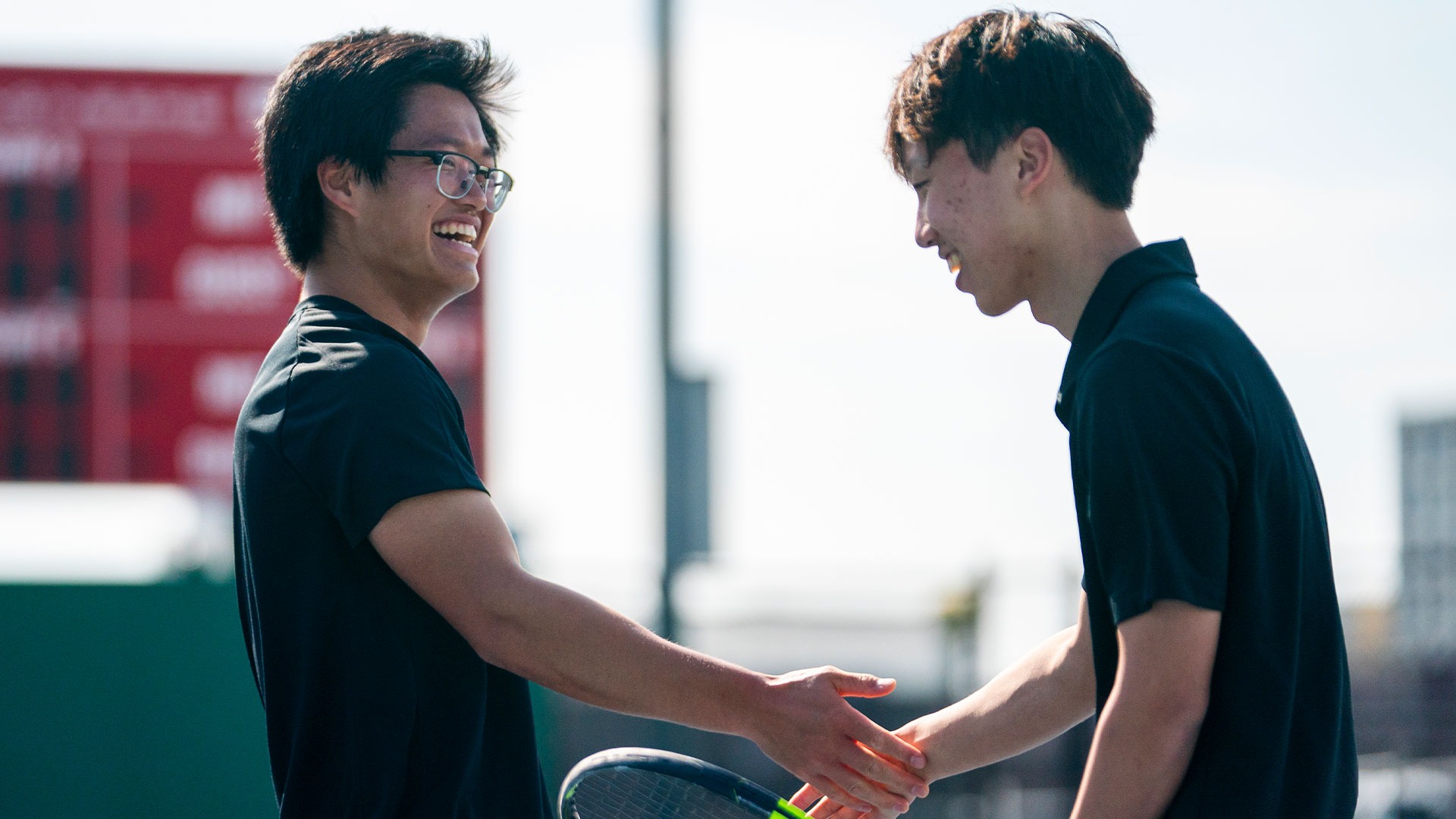 Nicholas Li and Jermey Yu shaking hands