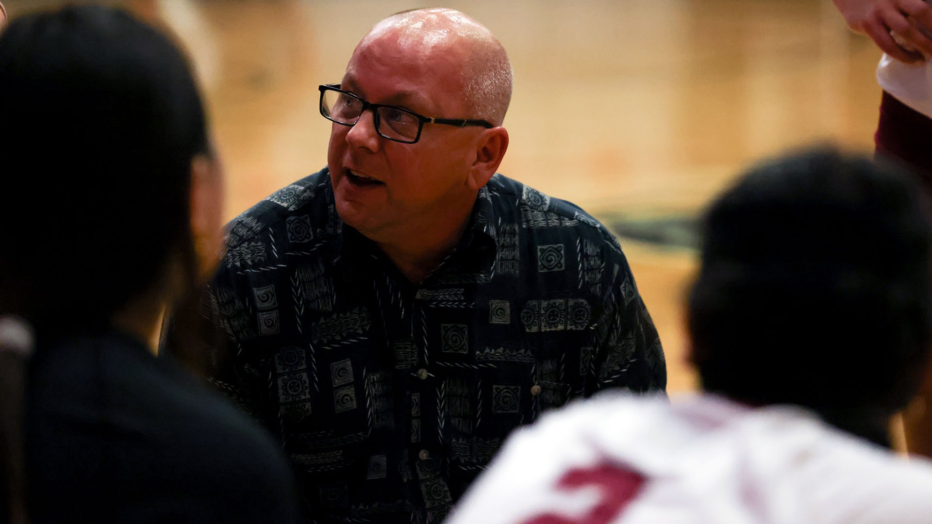 Paul Dill talking in a huddle