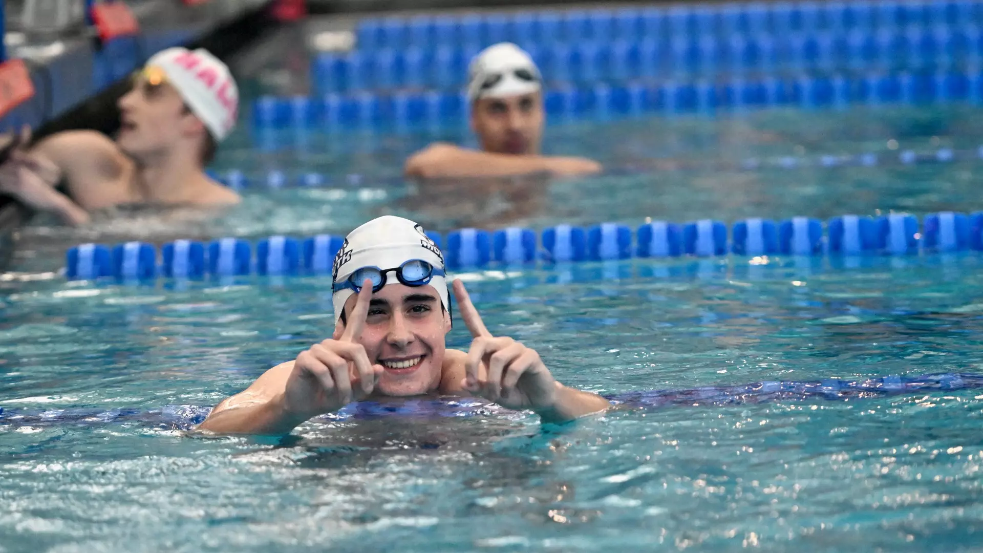 Izan Arroyo Lopez del Castillo holds up two fingers in the pool