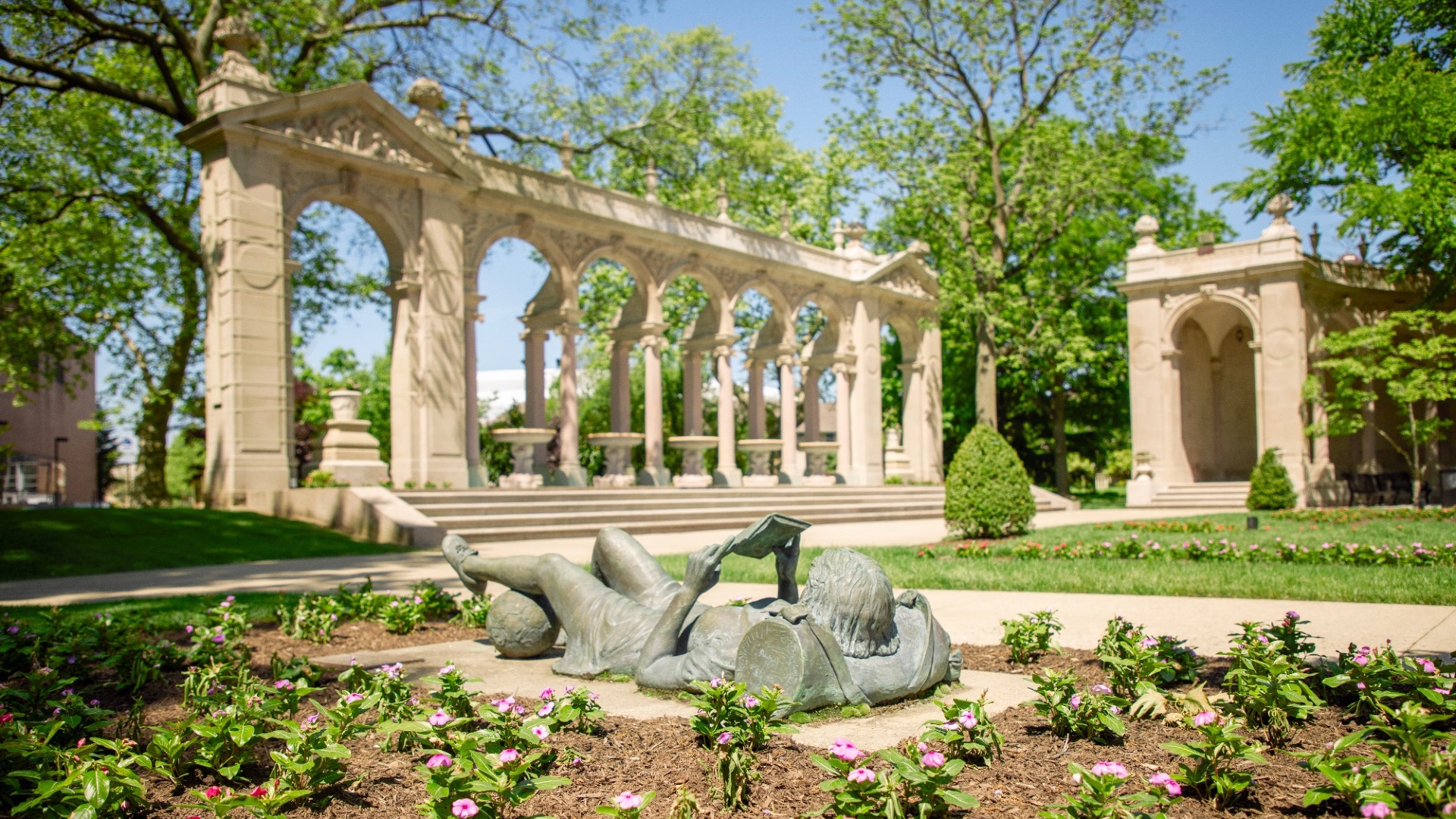 Picture of the arches and the gardens at the Great Hall
