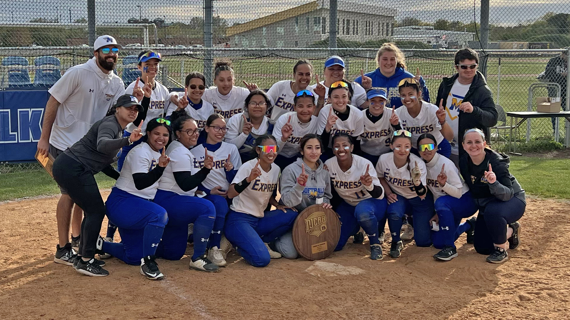 REGION CHAMPS! Monroe Express Softball Defeats No. 5 Suffolk to Claim