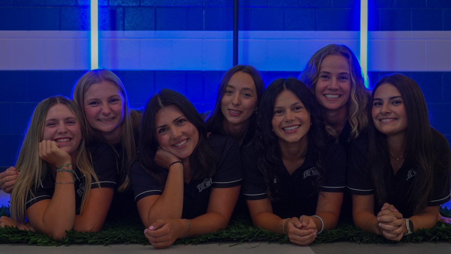 Women's Golf Group Laying Down Photo 25-26'