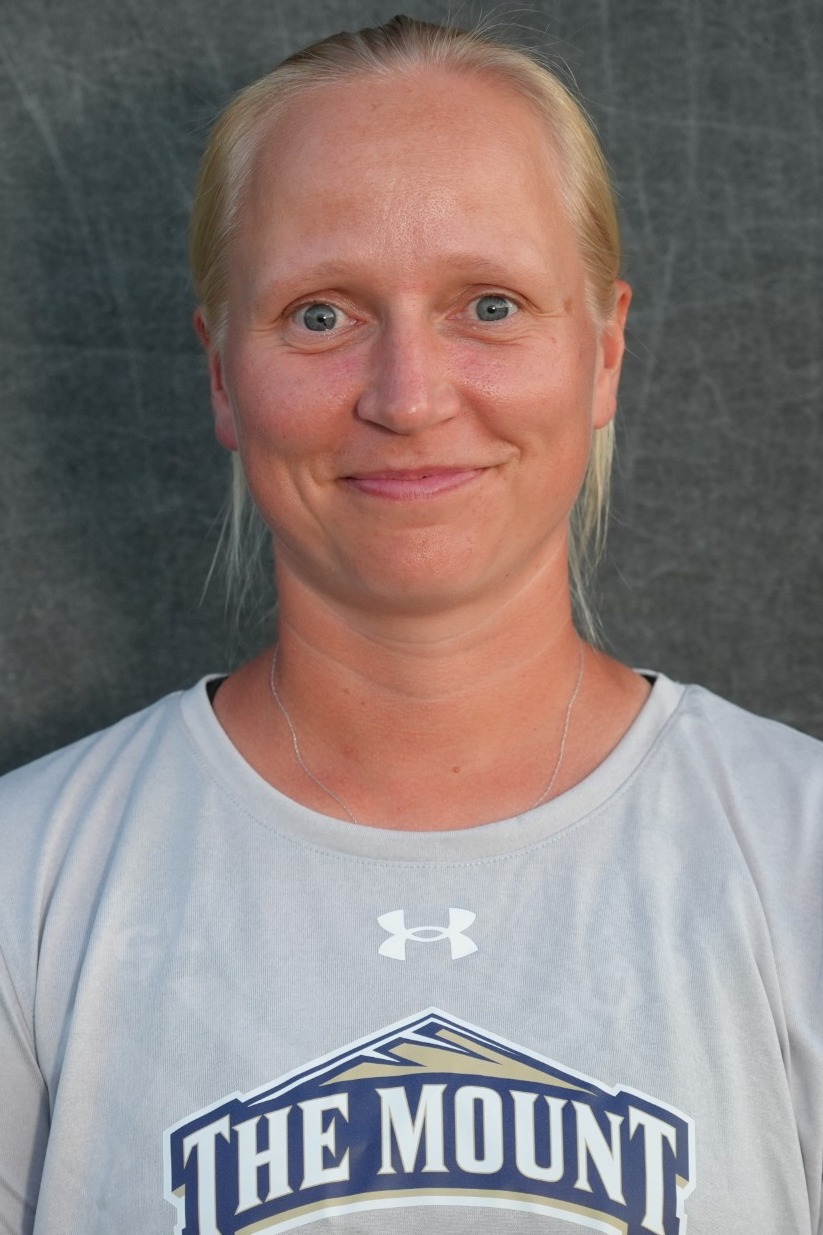 Liis Abbott Head Shot