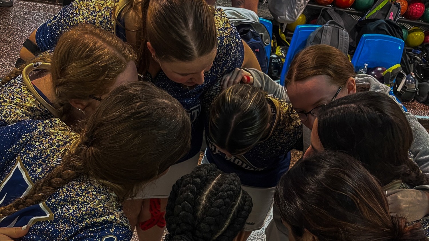 Mount St. Mary's Huddles Before Playing