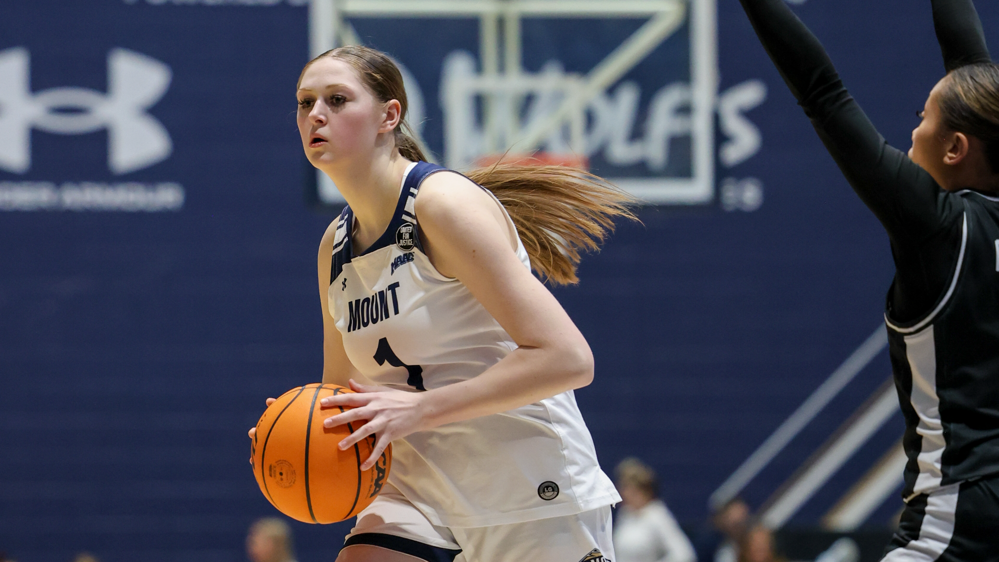 Berlynn Carlson Looking to Pass Against Saint Peter's