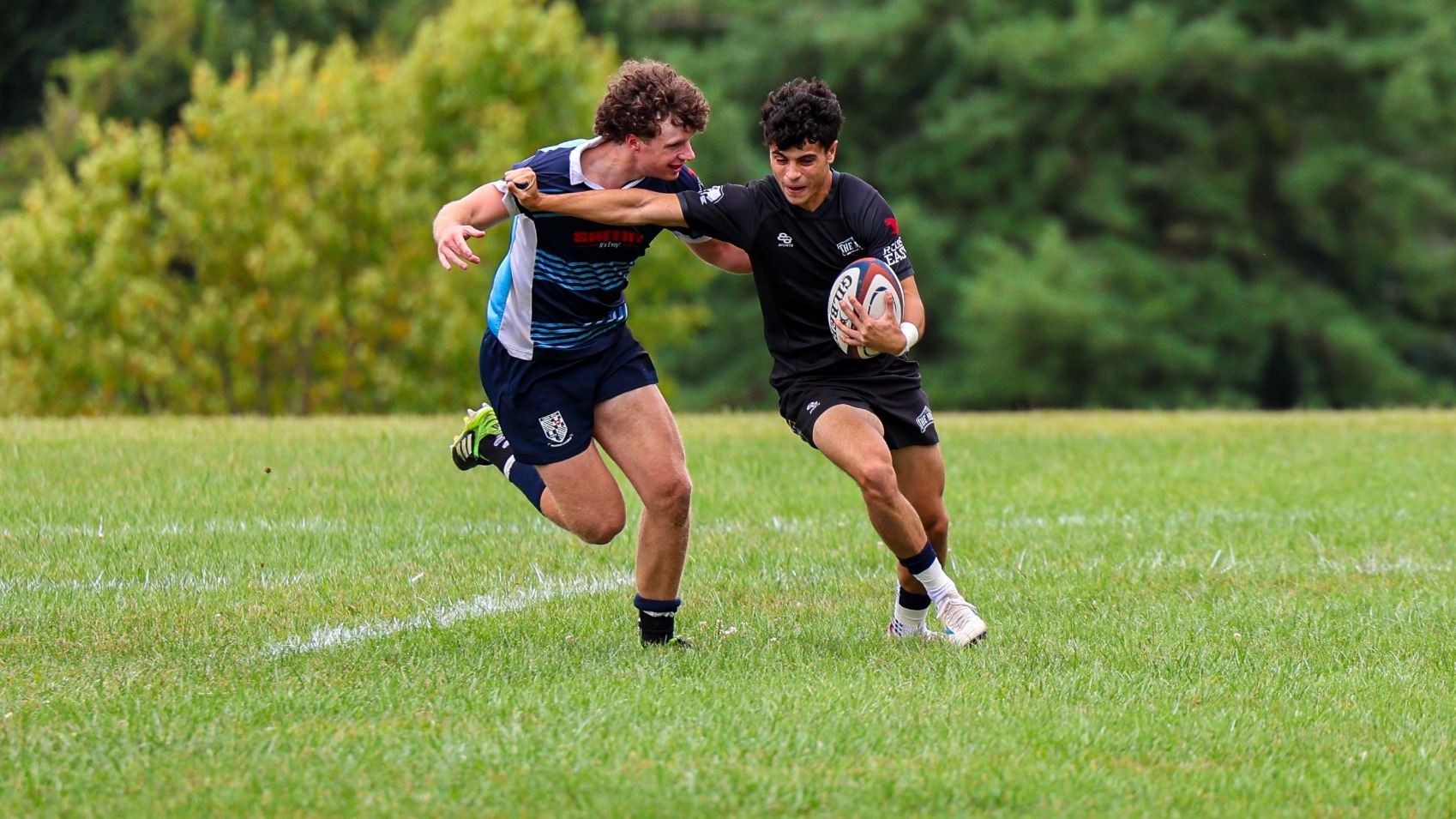Benjamin Quiroga Works Past a Mary Washington Defender