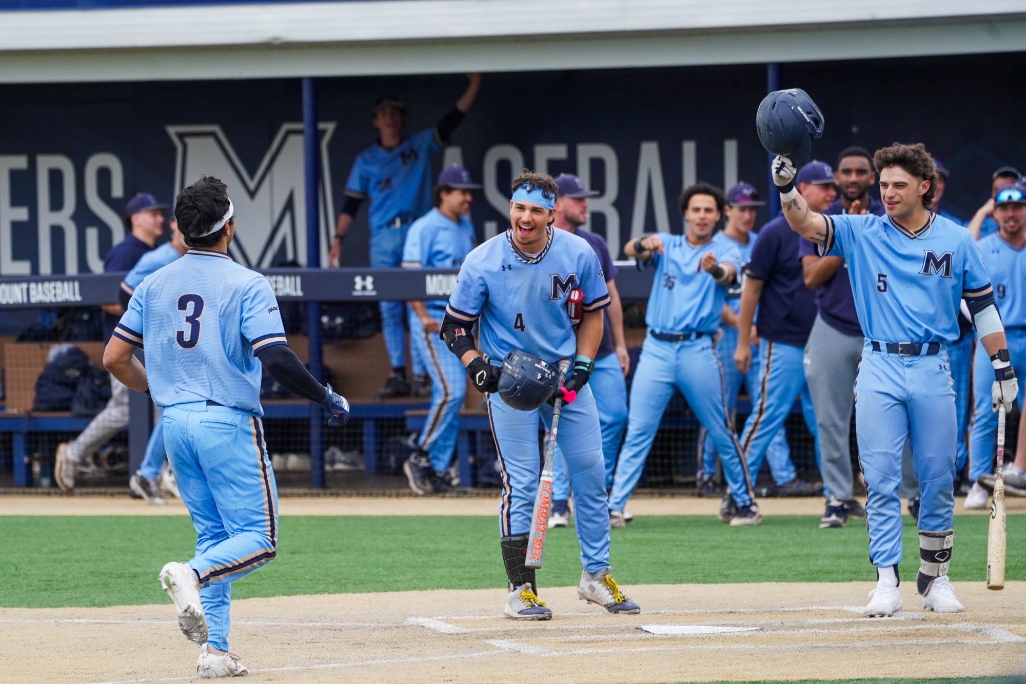 Des after his solo home run against Iona 2026