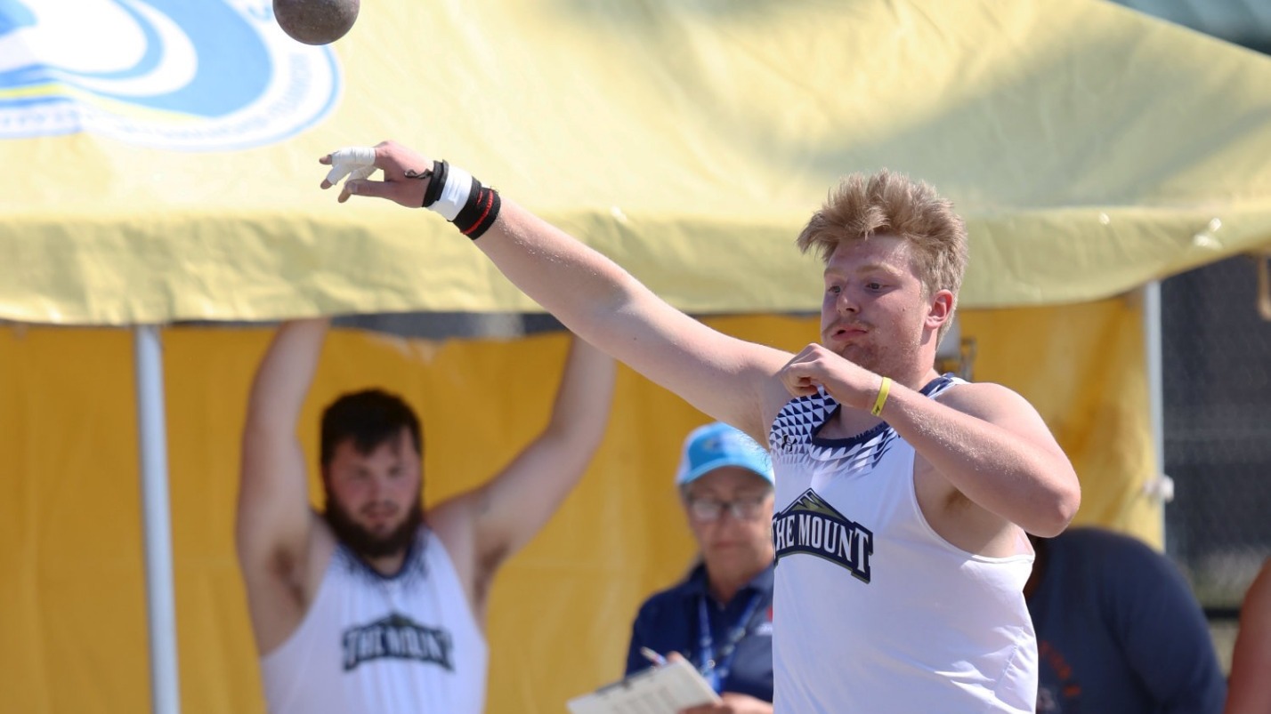 Aidan Crawford Throwing the Discus 