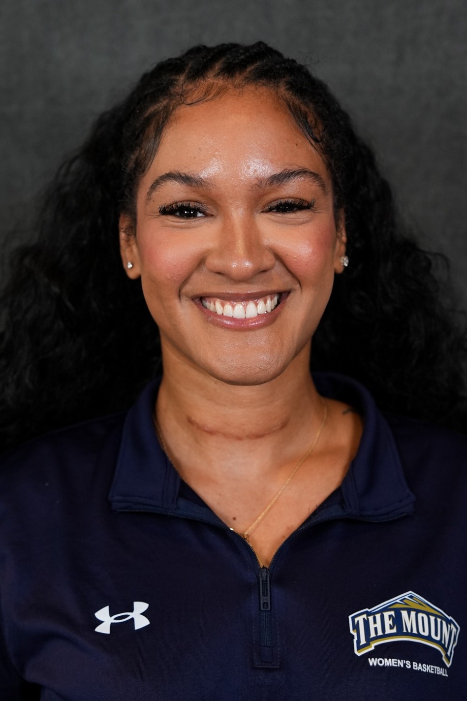 Mia Andrews headshot 2026