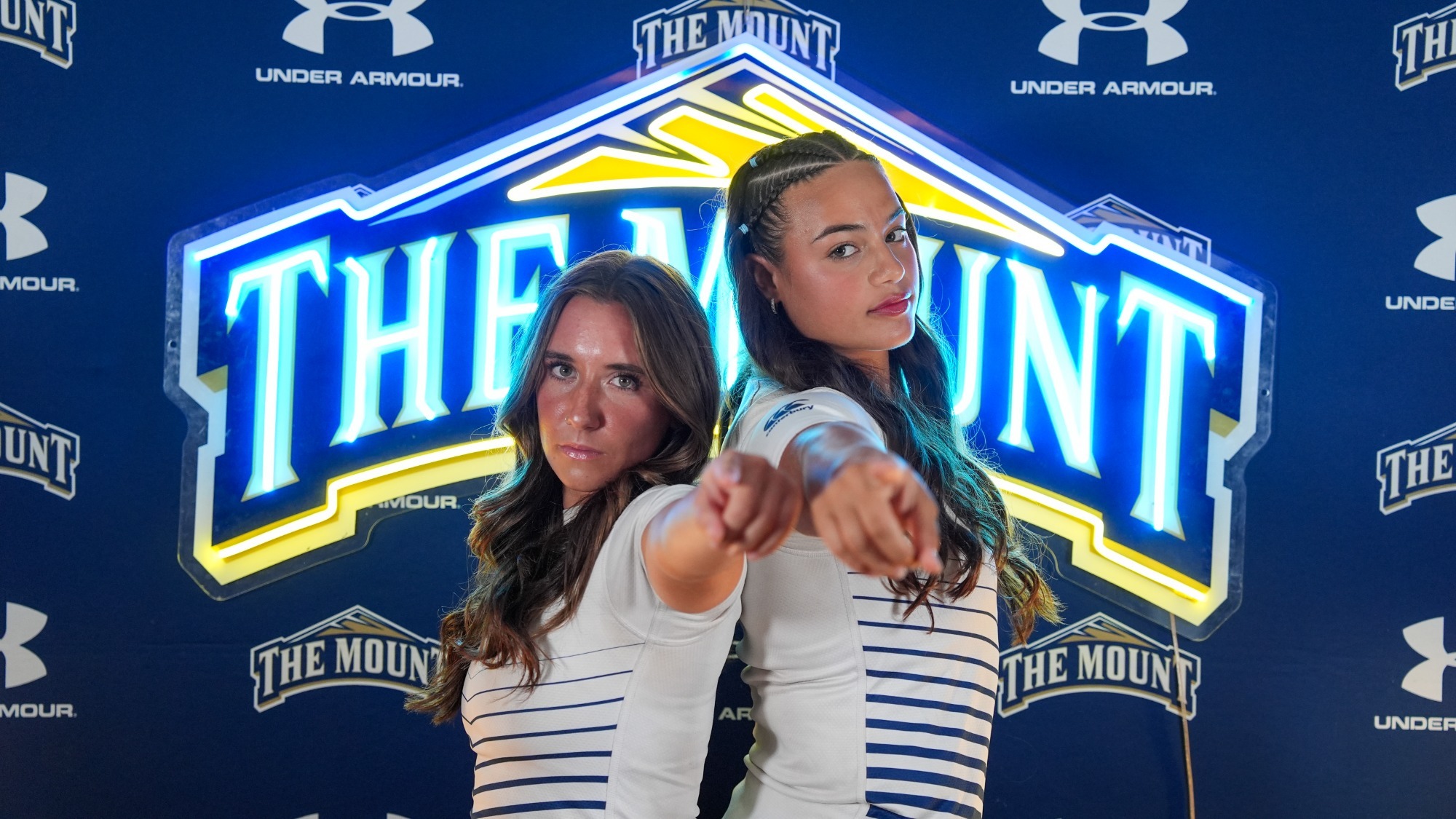 Neely Denlinger and Josie Schussler Pointing Media Day