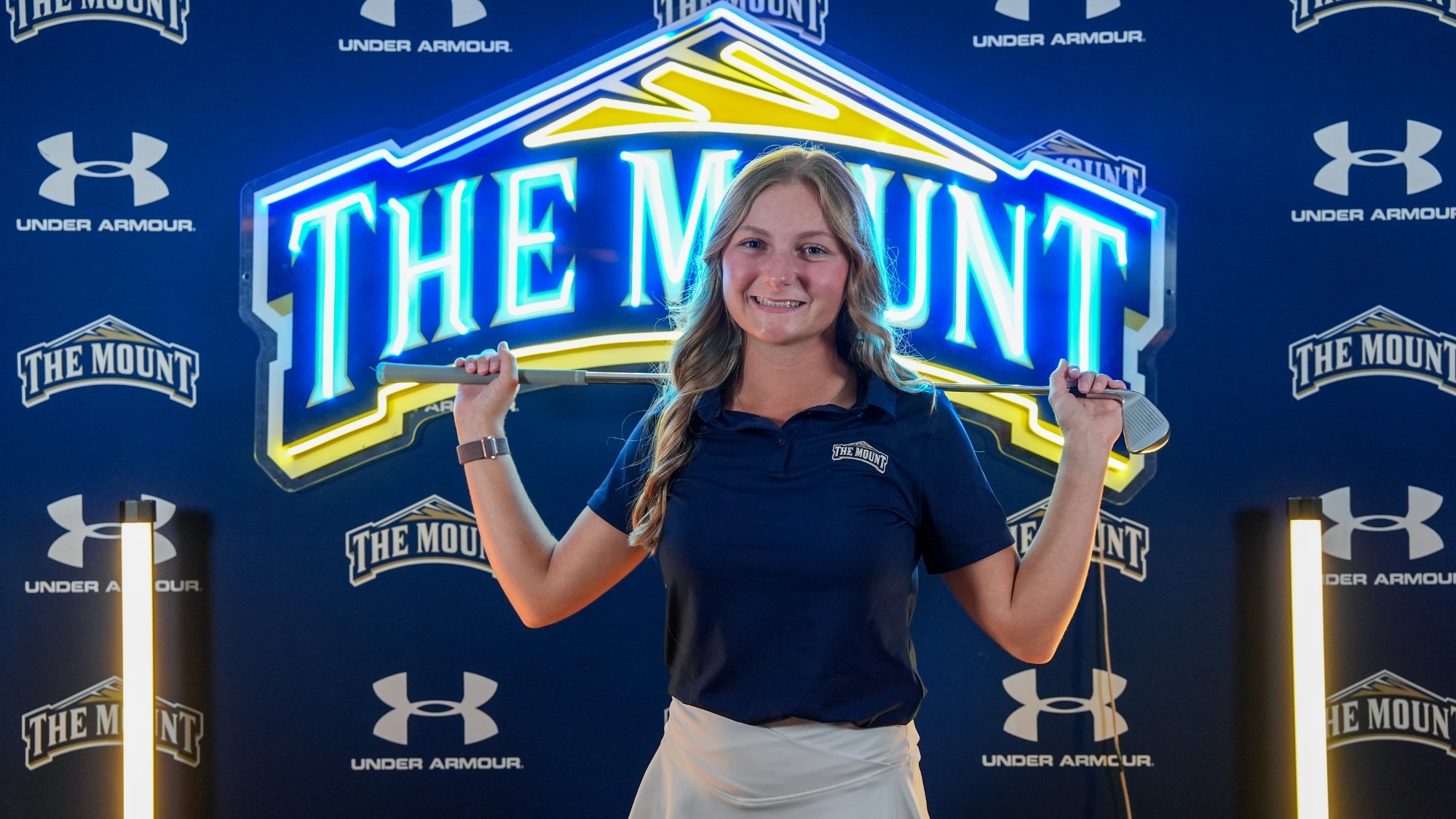 Camryn Hoff with Golf Club on Shoulders Media Day 26-27
