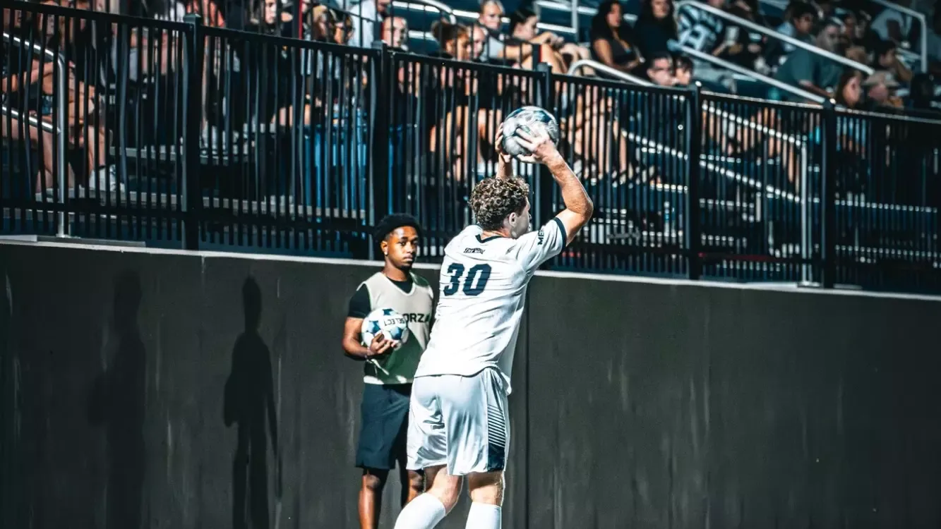 Lincoln Bauer Executes a Throw In against Saint Joseph's