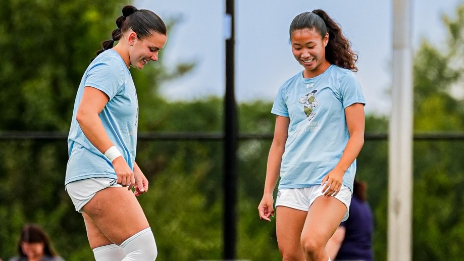 Caoume Valle and Payton Meara Share a Smile at Warmups