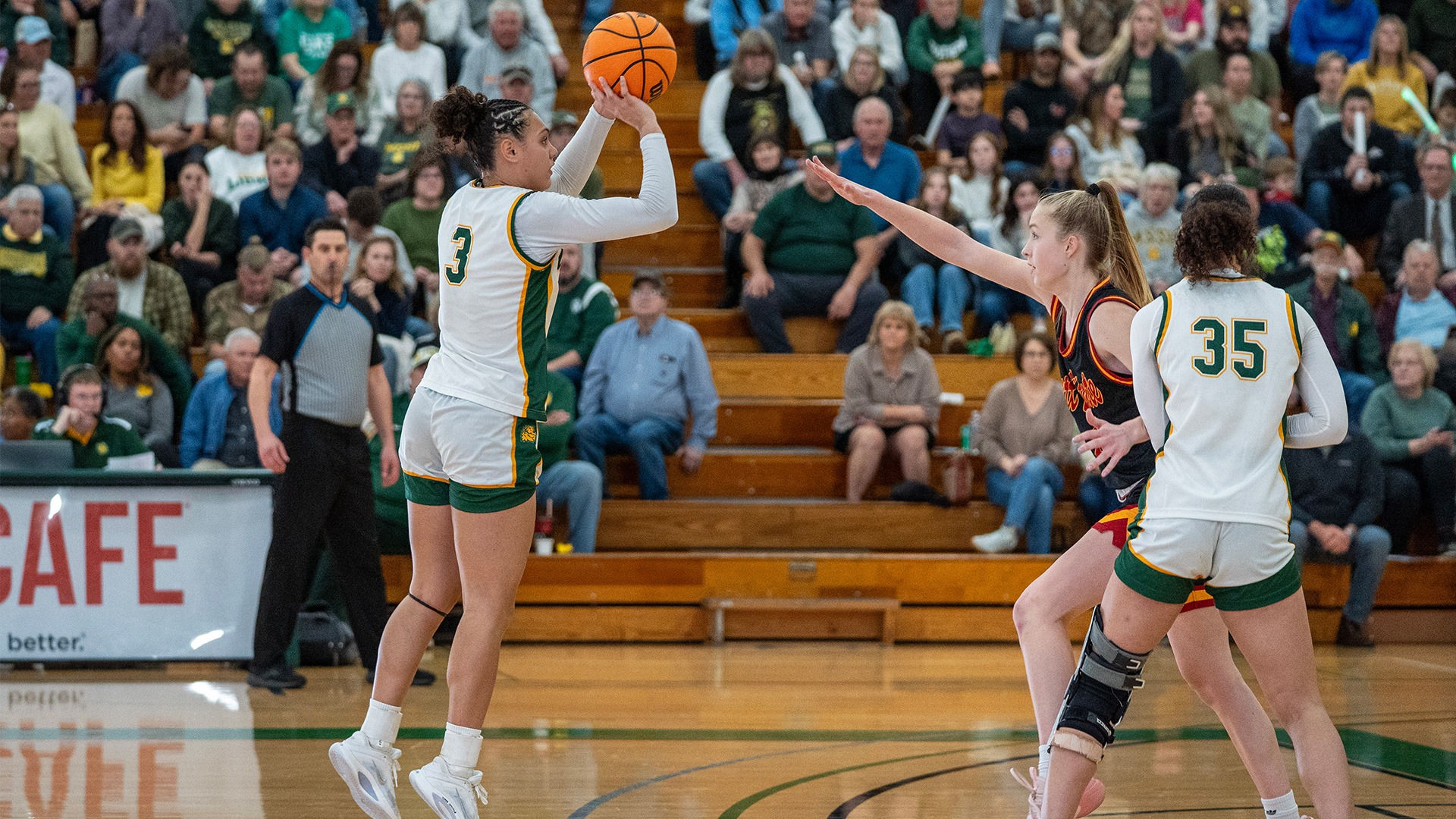 Nariah Clay_2025-26_MSSUWBB_Pitt State_55029619262_f3e5a176bb_o.jpg