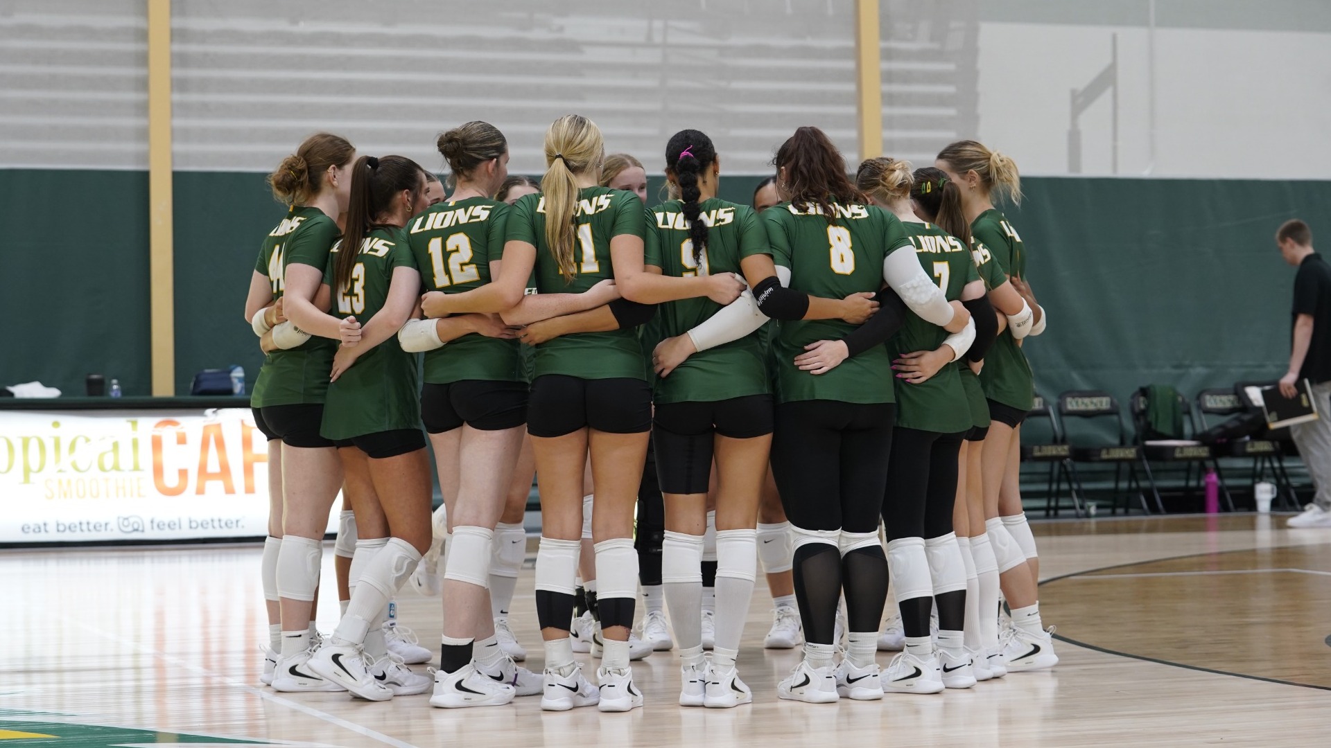 Missouri Southern Volleyball Southern Invite Huddle