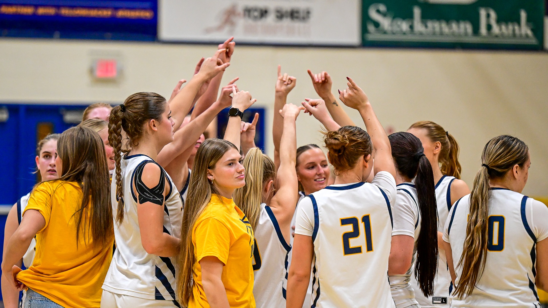 women's basketball team shot