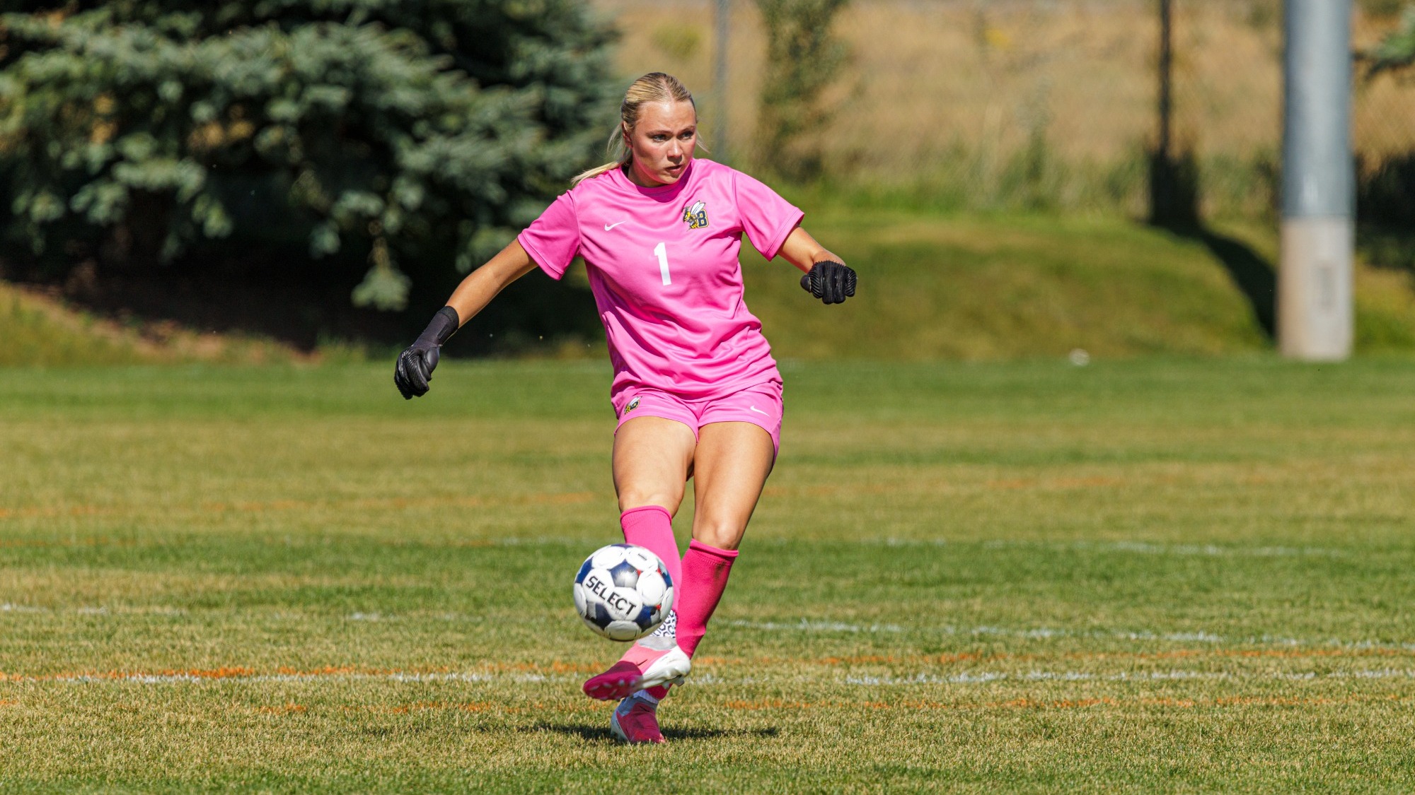 Tenley Leffler plays the ball to a teammate