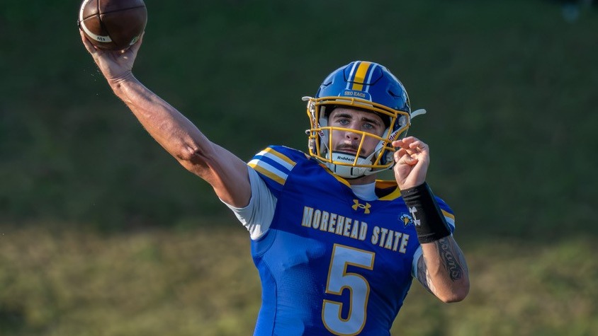 David Parsons throws a pass vs. KCU on Sept. 3, 2026.