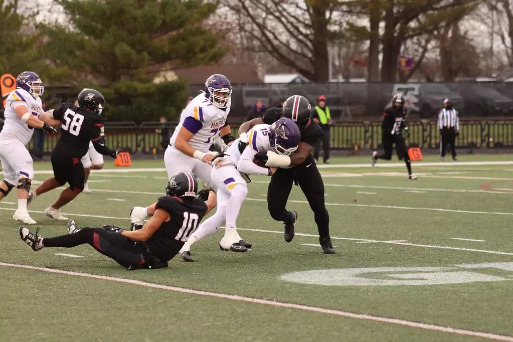 Mitchell Thompson runs it himself vs. UIndy