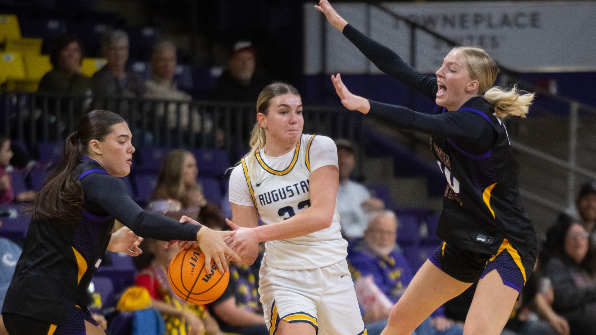 Women's play defense against Augustana