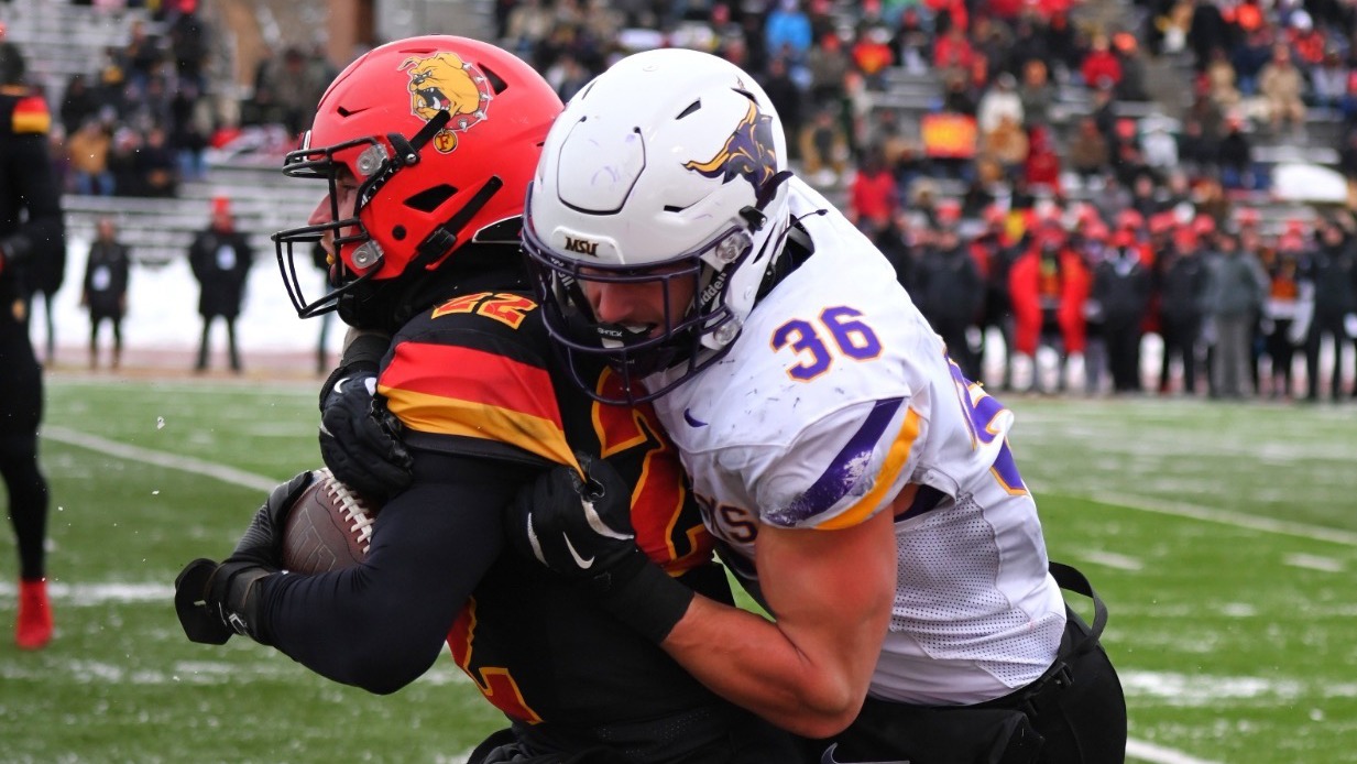 Jefferson Mobry making the tackle against Ferris State