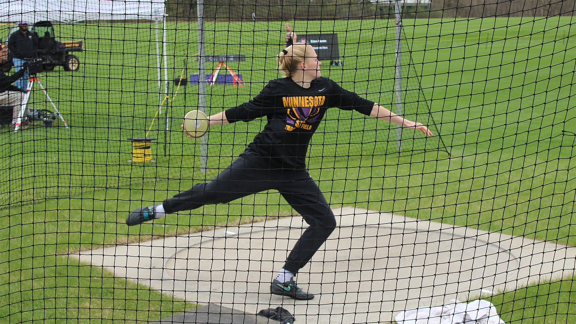 Elise Jensen discus at Maverick Open #2
