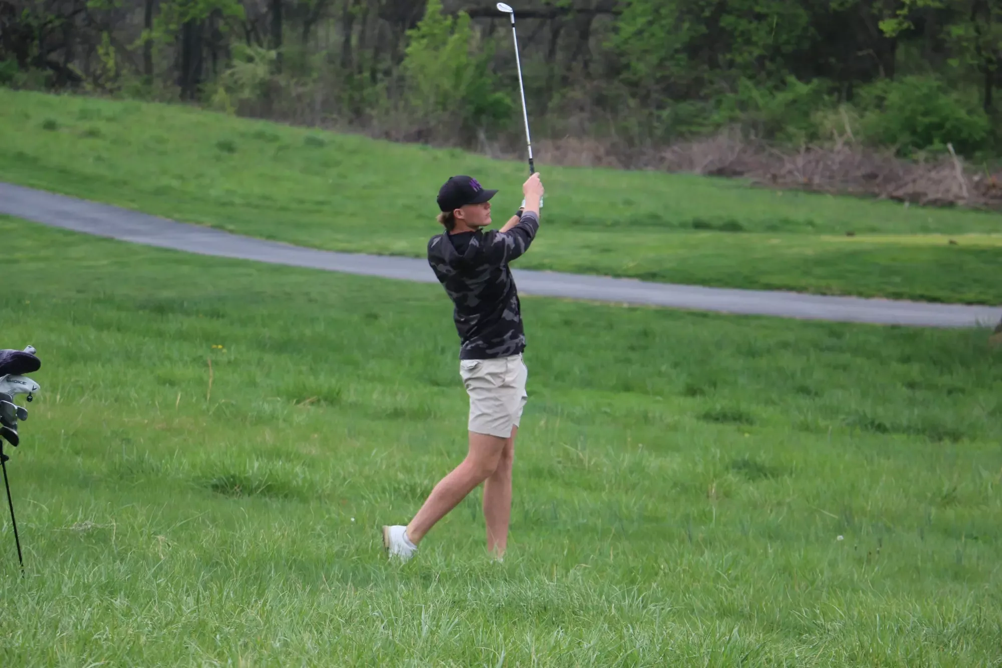 Hogan Ordal hitting out of the rough at the NSIC Championships