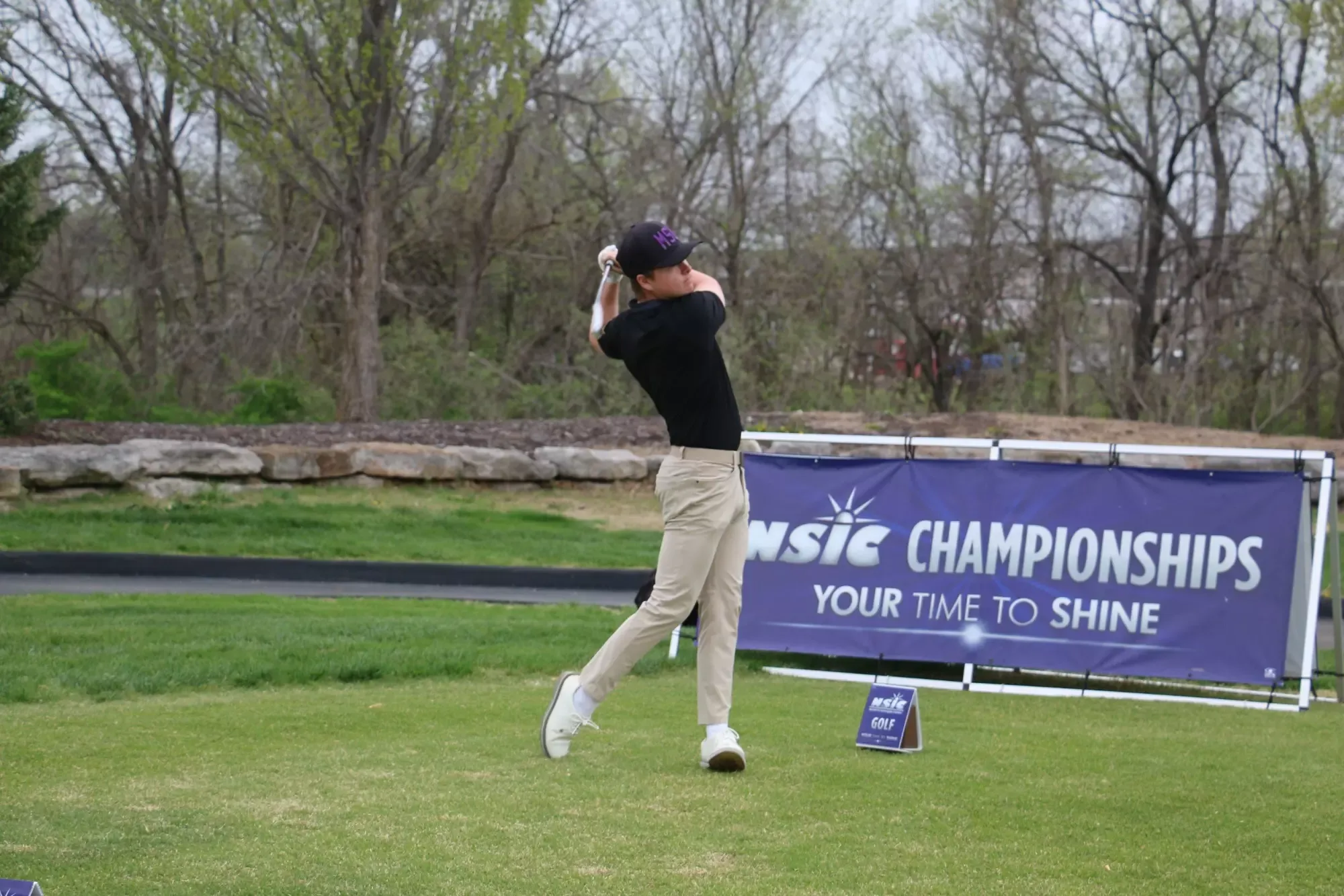 Jack Schrader at the tee box at the NSIC Championships