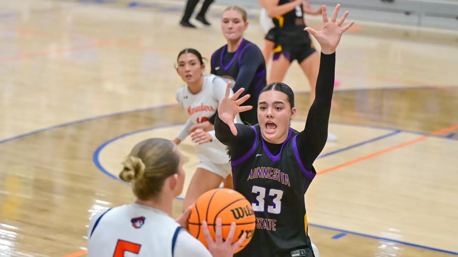 Stier on defense against UMary