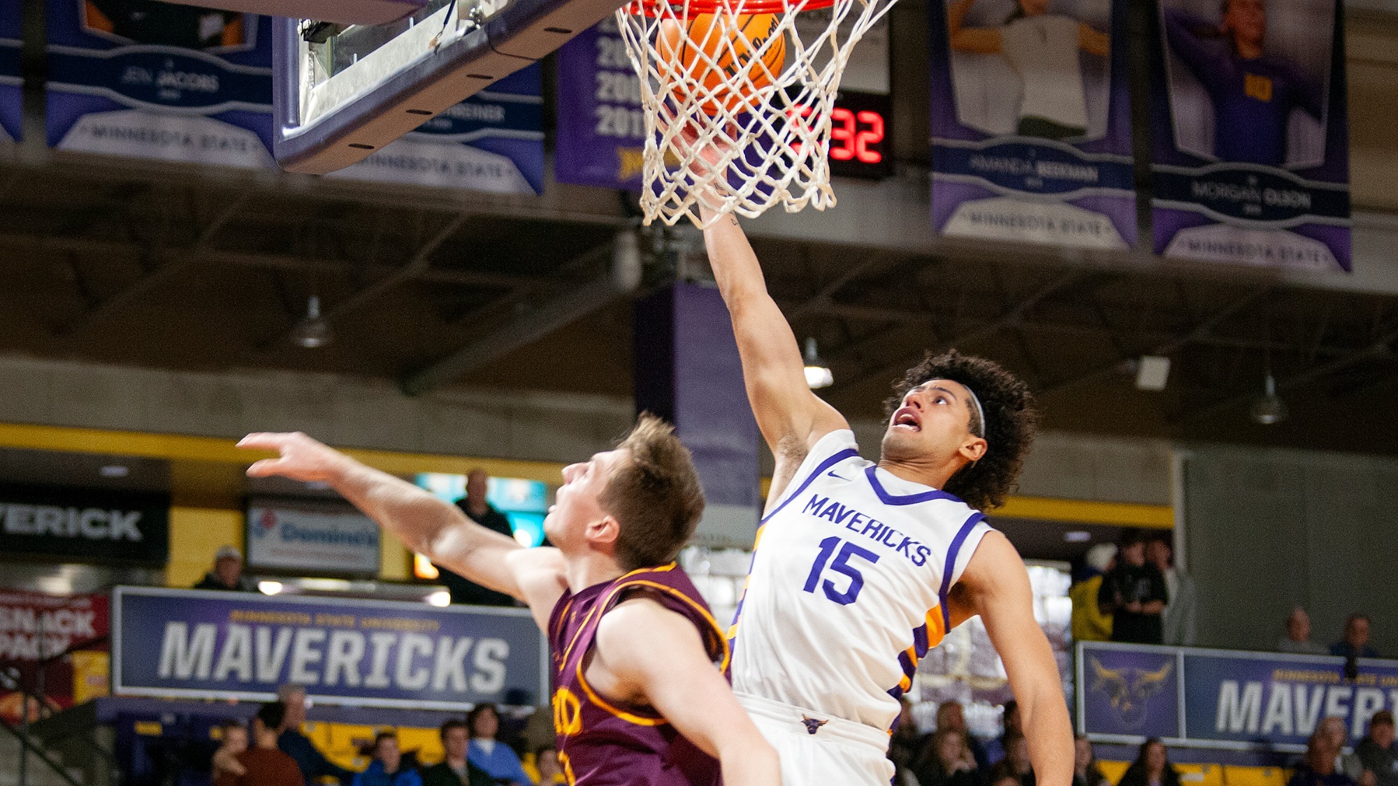 Traijan Sain goes up for a layup in Minnesota State's win over Minnesota Duluth (1.17)