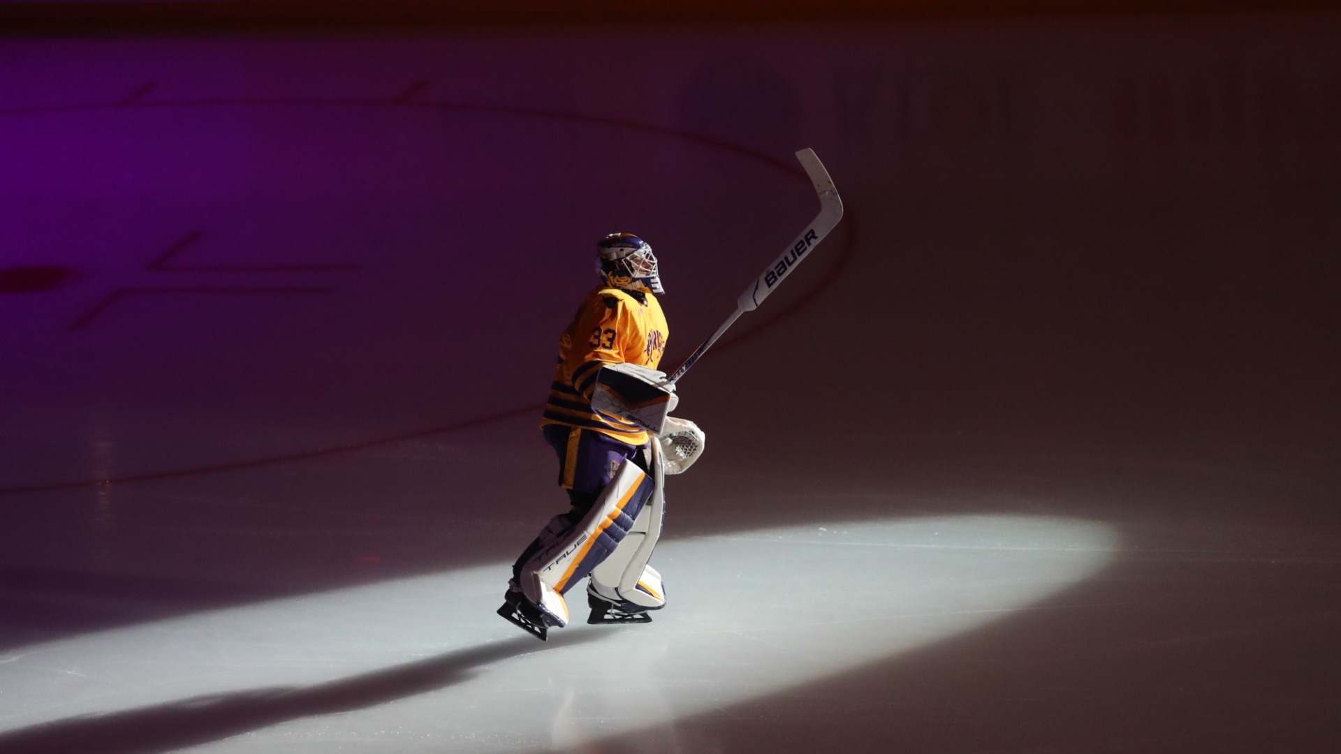 Alex Tracy skate out to blue line lineups