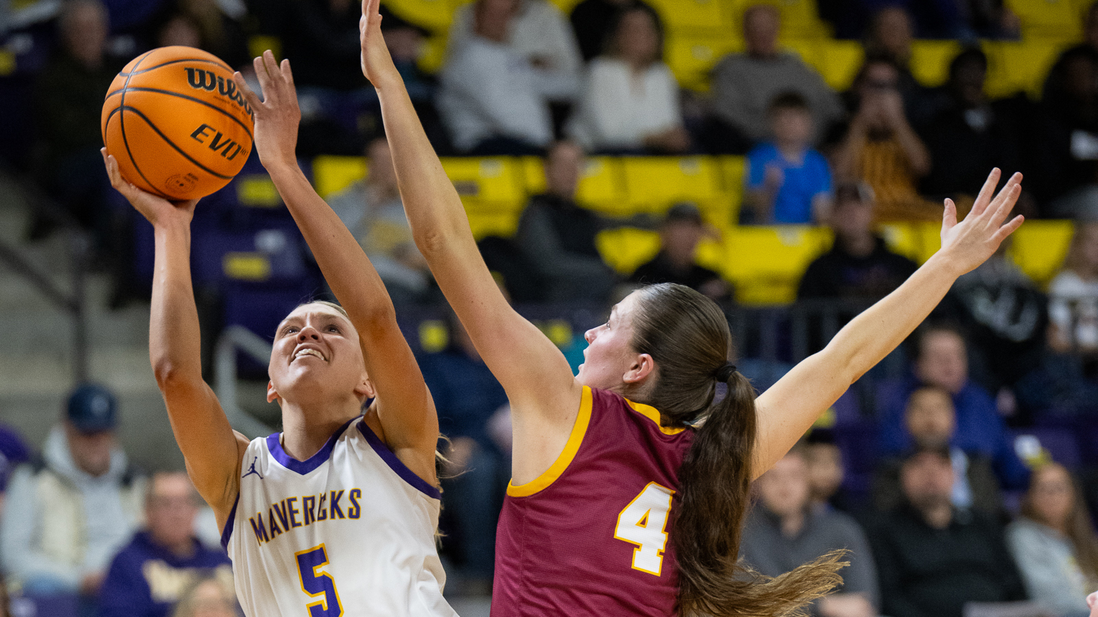 Natalie Bremer hits a basket to break the school's all-time scoring record in MSU's win over Northern State (1.23)