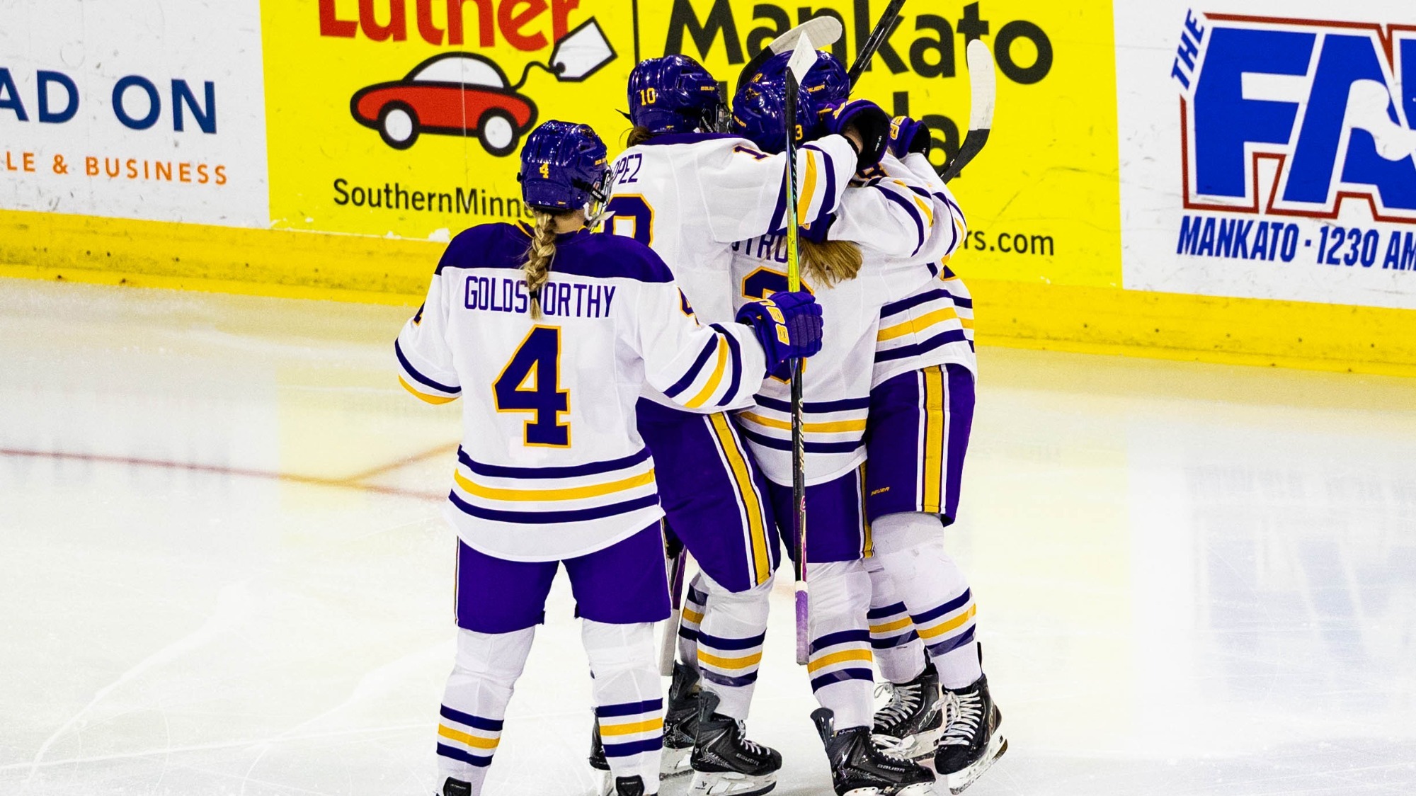 The Mavericks celebrate the goal scored by Makayla Moran during their game against Minnesota (1.9)