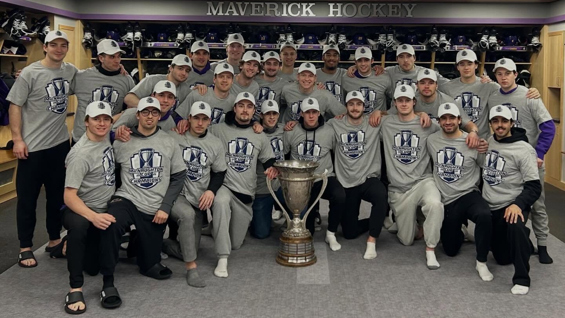Men's Hockey MacNaughton Cup Team Photo 25-26 Locker Room
