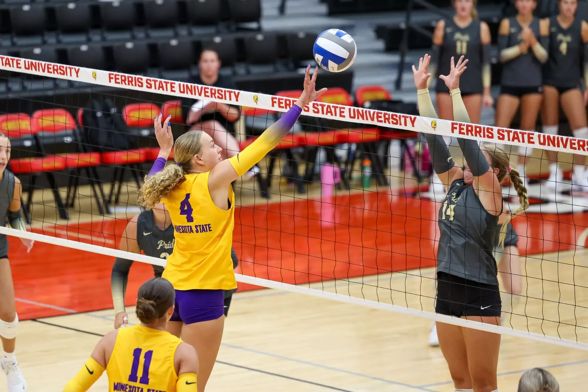 Avery Rosenberg attacking a block