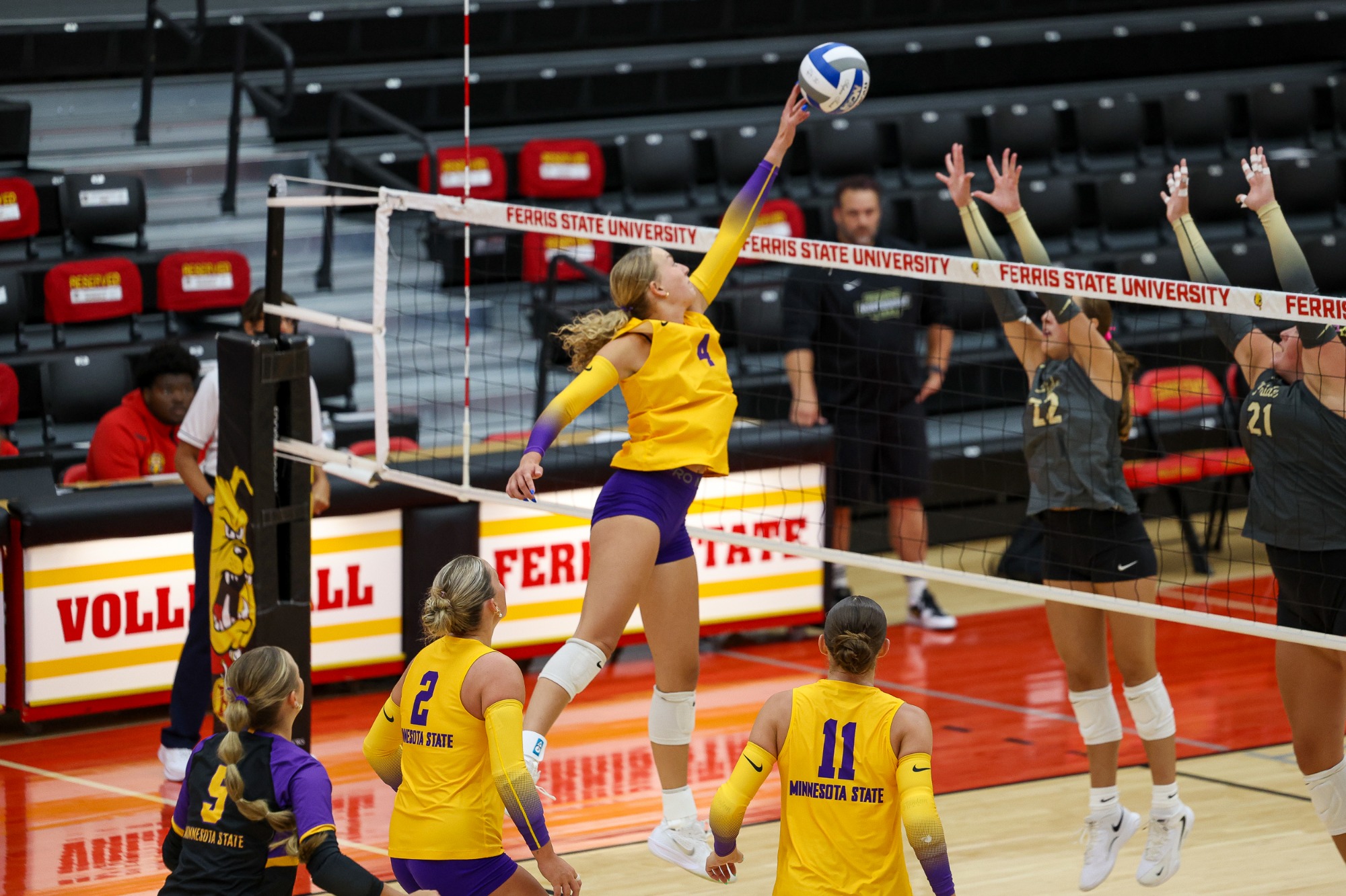 Avery Rosenberg tipping past a block