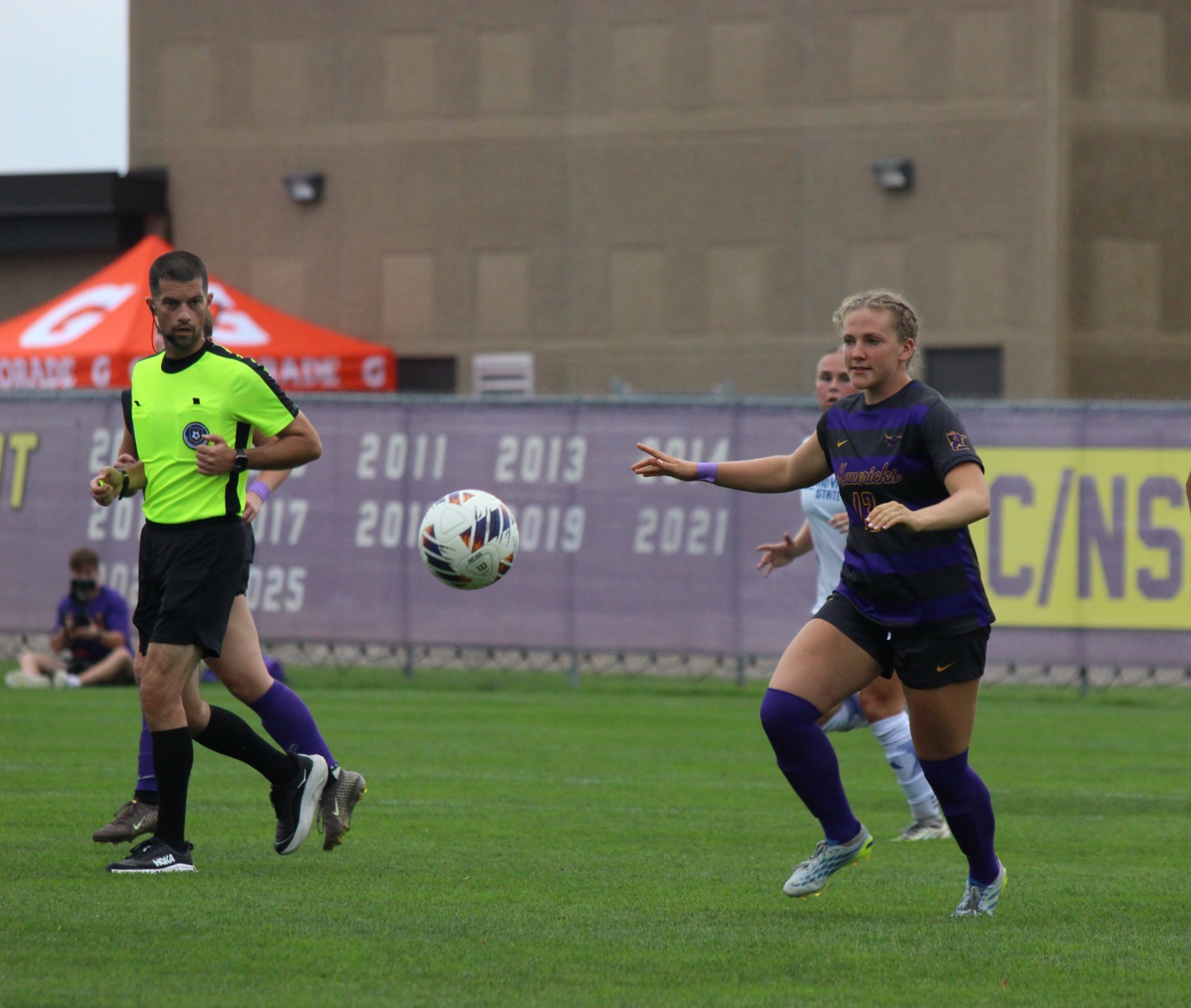 Julia Fischer chases the ball