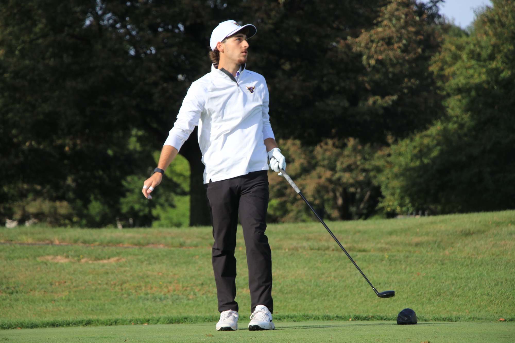 Paul Rezko walking up to the tee at the Maverick Fall Brawl