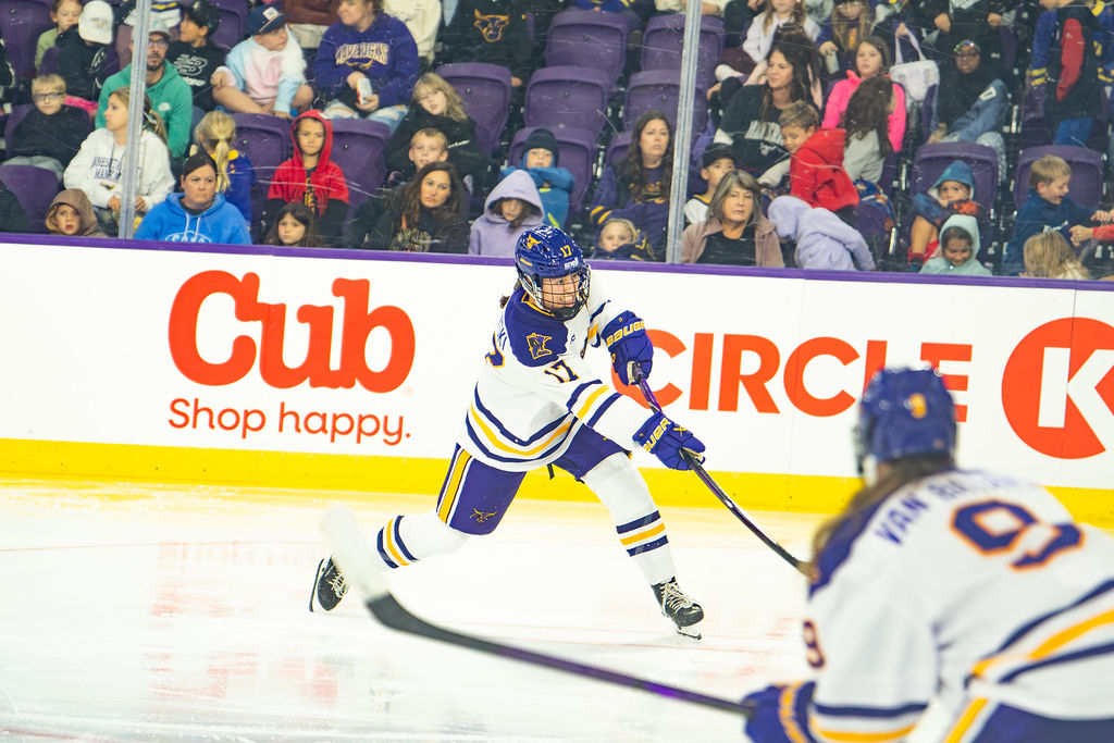 Lauren Zawoyski shoots and scores