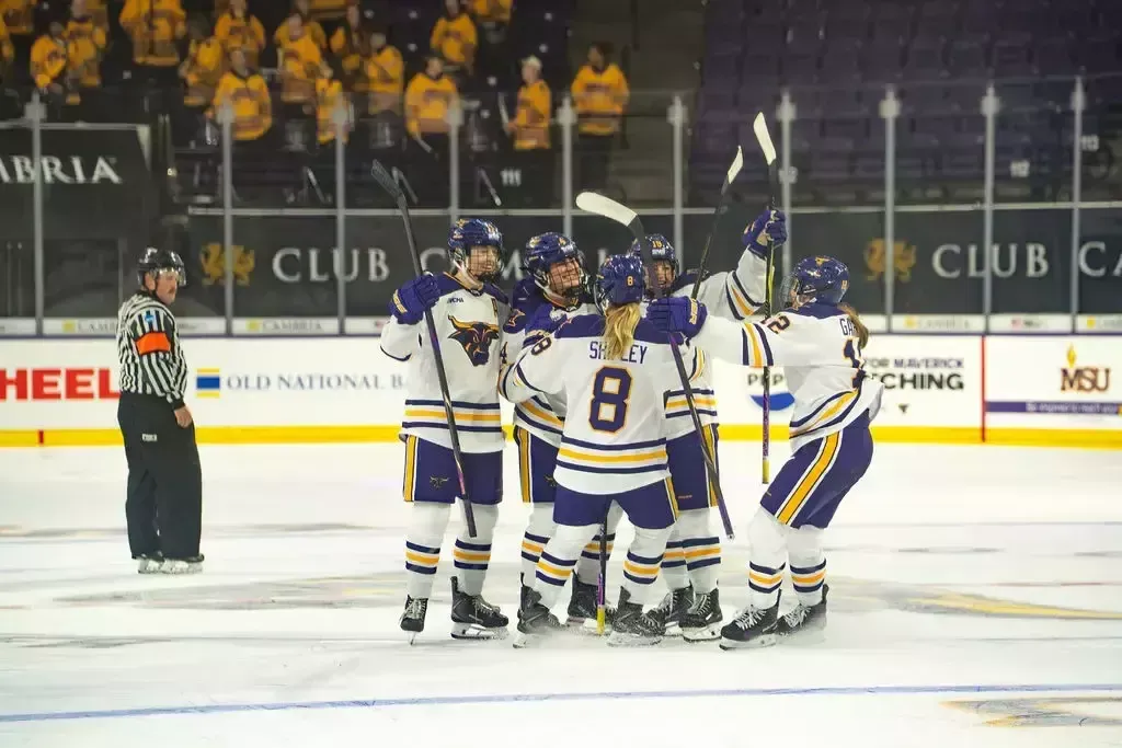 Mavericks celebrate Neely Hawn's goal