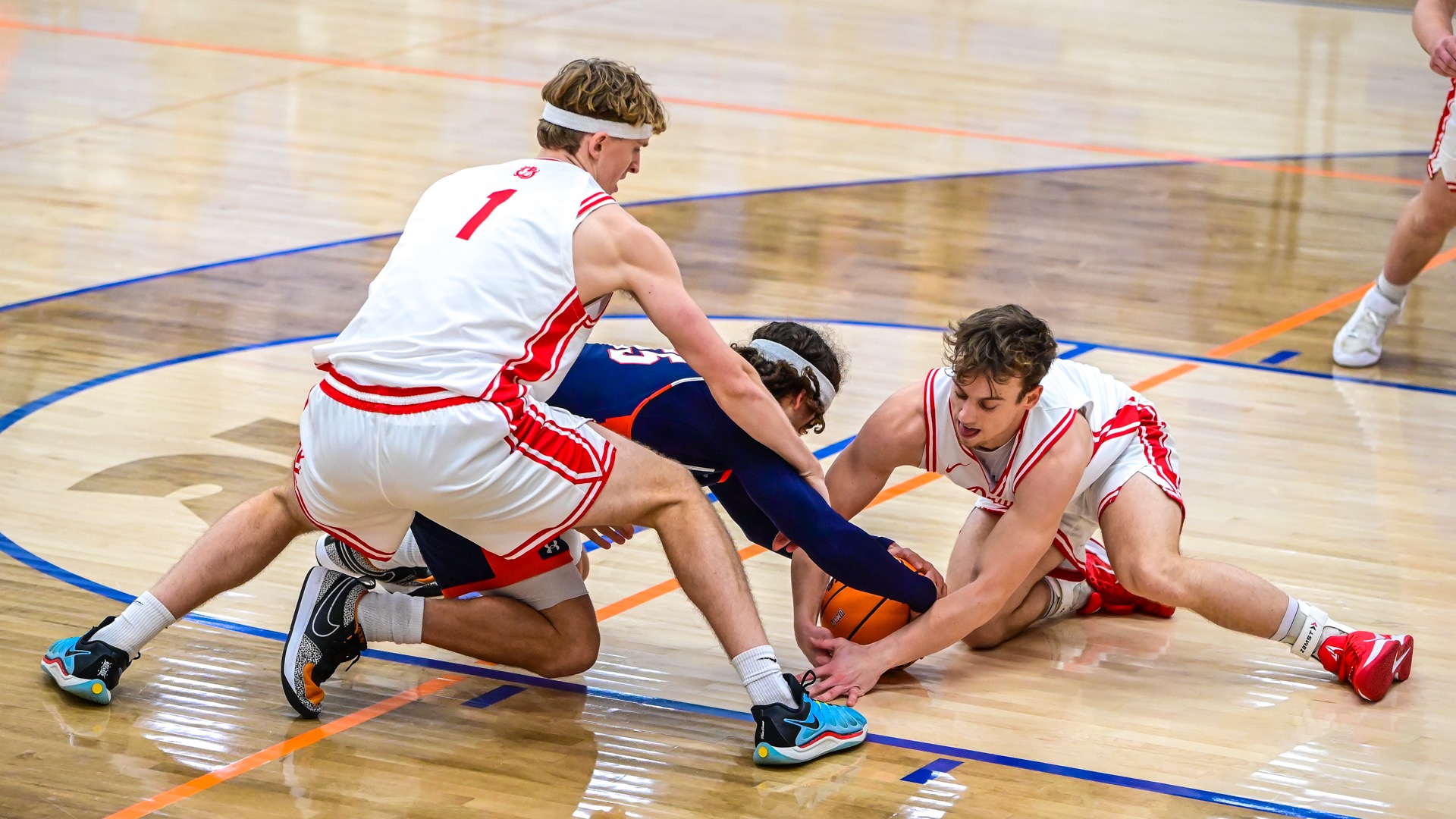 Hastreiter/Hacker loose ball