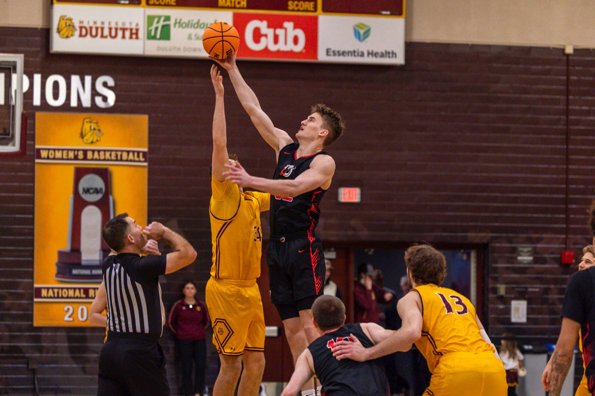 Adam Jenkins jumpball versus UMD
