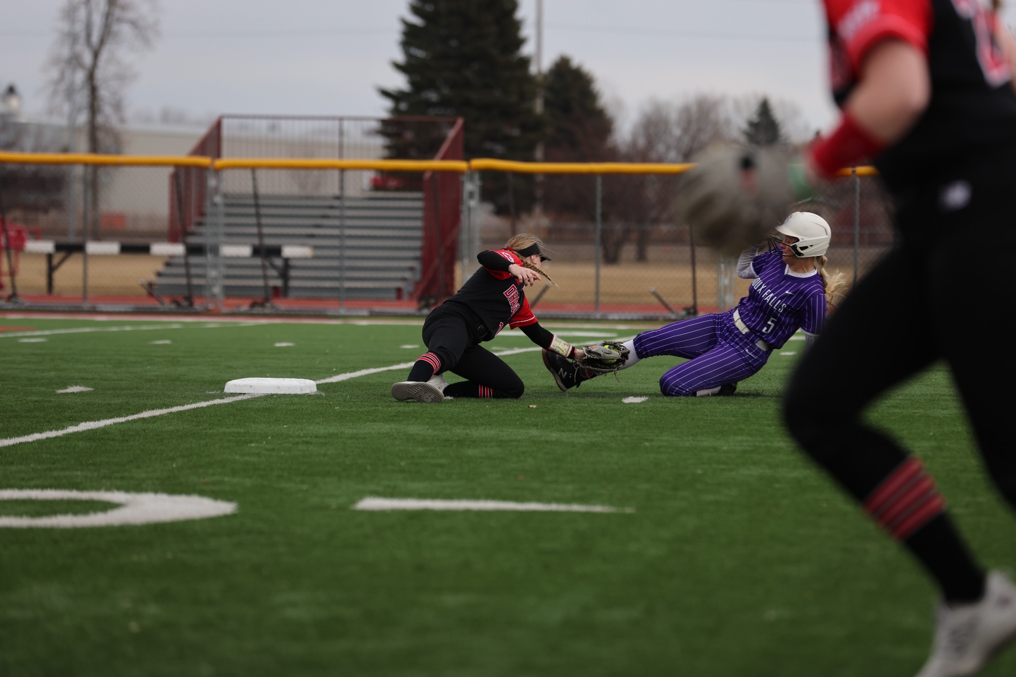 Loie Moore tags out USF runner