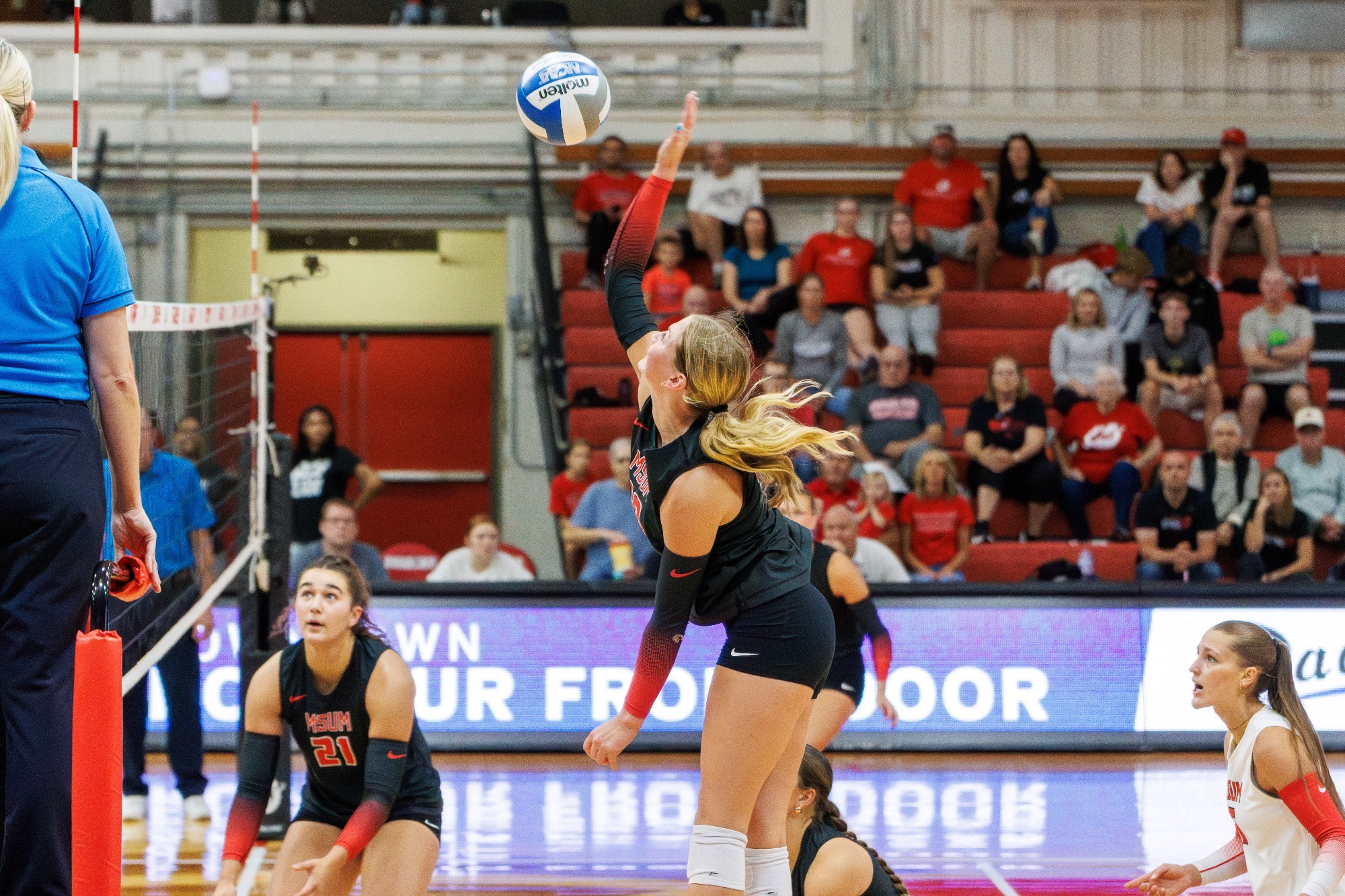 Maci Martini secured a double-double of 10 kills and 15 digs in a three-set win over UMary.
