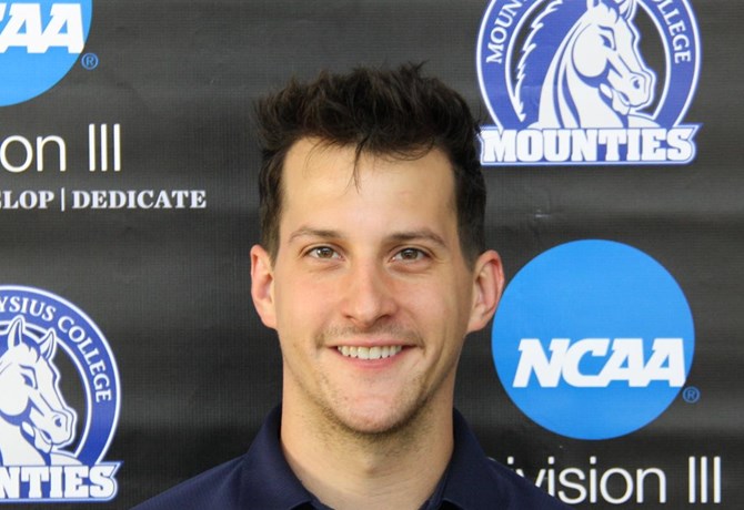 RyanKneeHeadShot2020