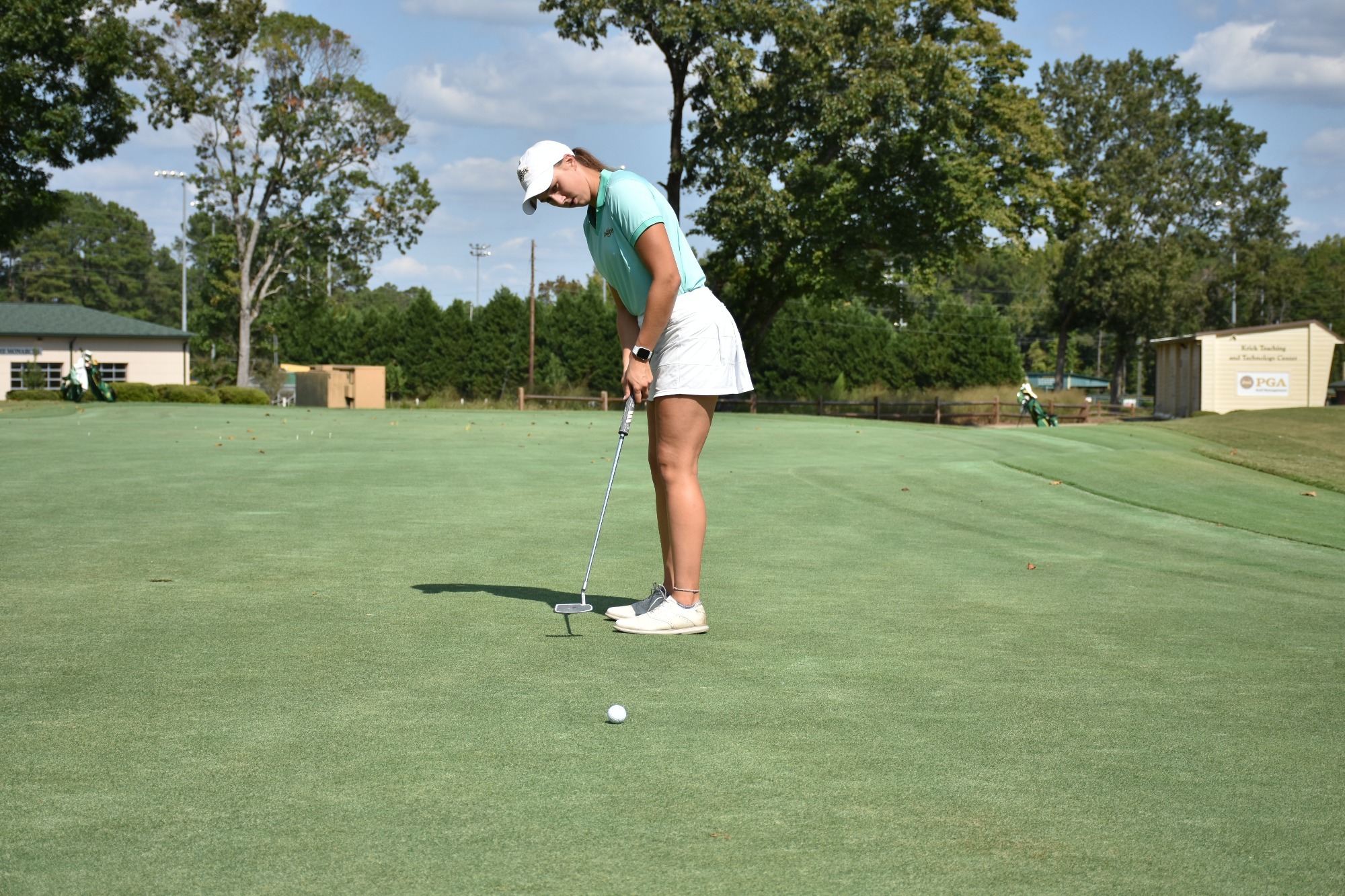 Megan Kestner putting