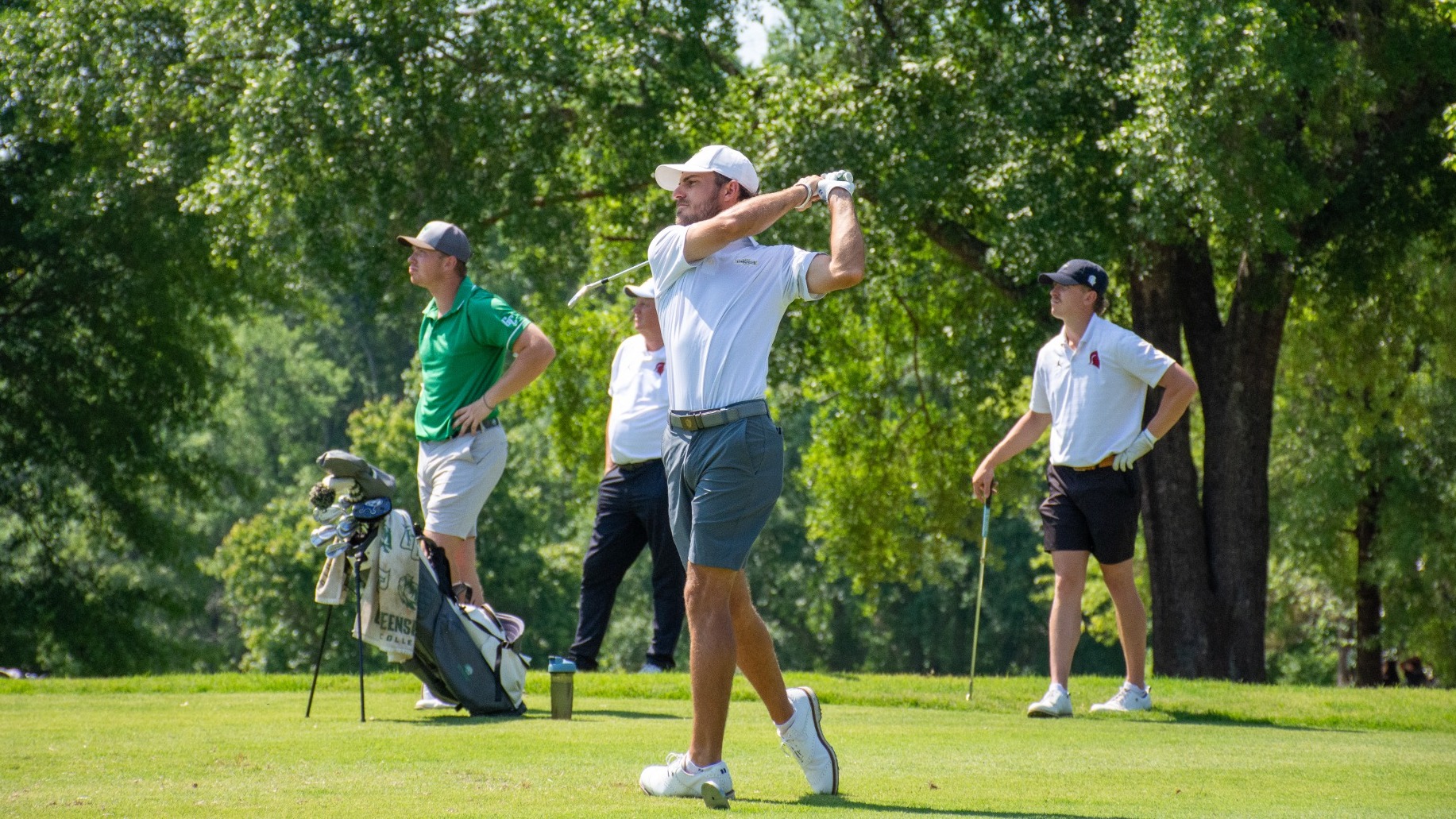 Haden Ruby teeing off (side profile)